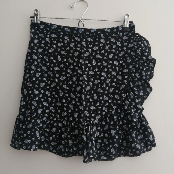 Madewell Ruffle Wrap Mini Skirt in Baby's Breath Blue Micro Floral 4 - Picture 3 of 16